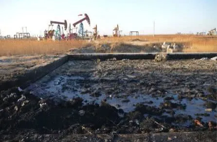 安尼康串螺®脫水(shuǐ)機(jī)亮(liàng)相(xiàng)大(dà)慶油田